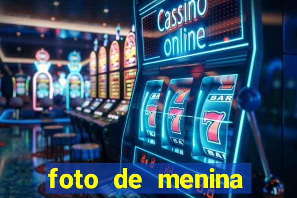 foto de menina fake cabelo cacheado