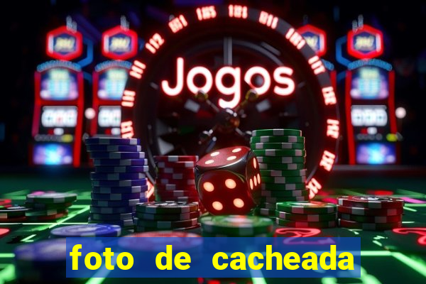 foto de cacheada no espelho