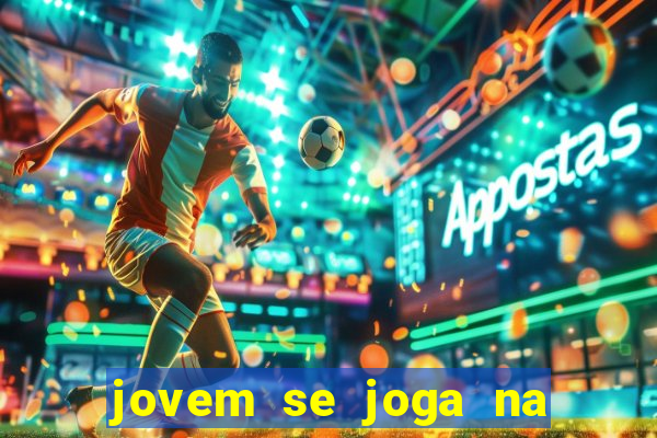 jovem se joga na linha do trem 2024
